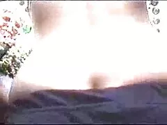 La bella bionda video amatoriali diciottenni gira sul divertimento sessuale tra i cespugli