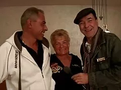 Due fratelli ottenuto un sesso di gruppo caldo con un video amatoriali di donne mature carino vicino di casa