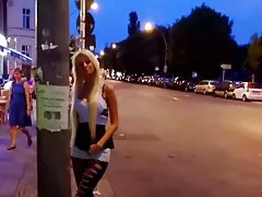 Due pulcini e videoamatorialipornoitaliani un ragazzo giocare nella vasca idromassaggio